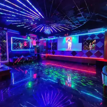 Luxury night club at Skycity Hotel Gurgaon with premium ambience, DJ music, and couple-friendly party experience 